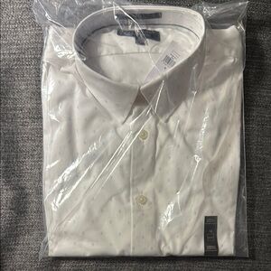 Banana Republic Men’s Medium, Untucked Fit, Wrinkle Resistant Button Down